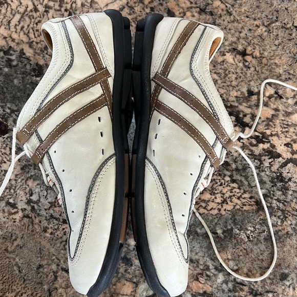 Unstructured Clarks Shoes - Picture 4 of 12